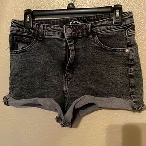 Black jean shorts - 14/16